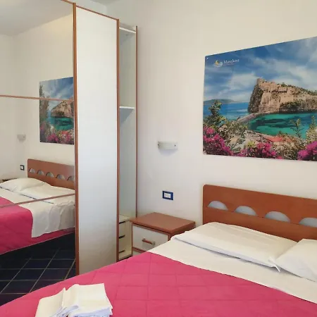 アパートホテル Mareluna Ischia Forio di Ischia